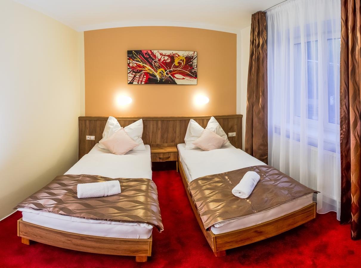 Wellness Hotel Hluboky Dvur Hrubá Voda Room photo